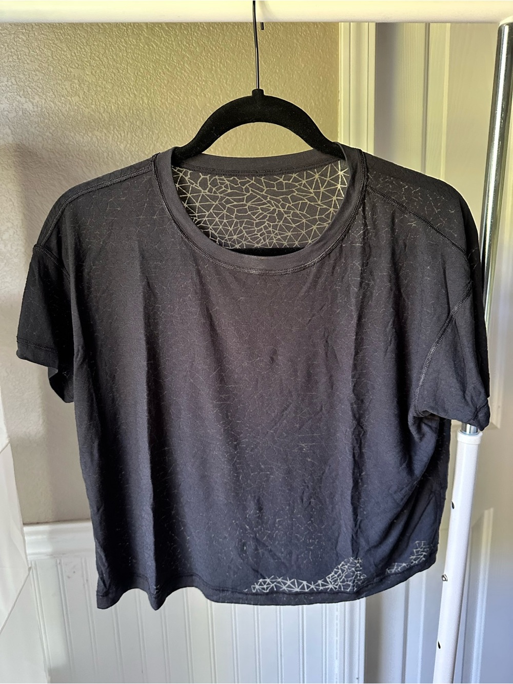 lululemon athletica Black Short Sleeve Crewneck Top with Subtle Pattern